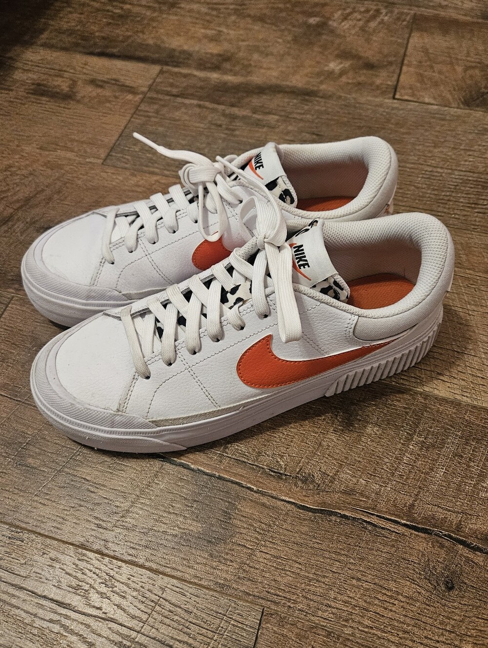 Women's- Nike Court Legancy Lift- Size 9